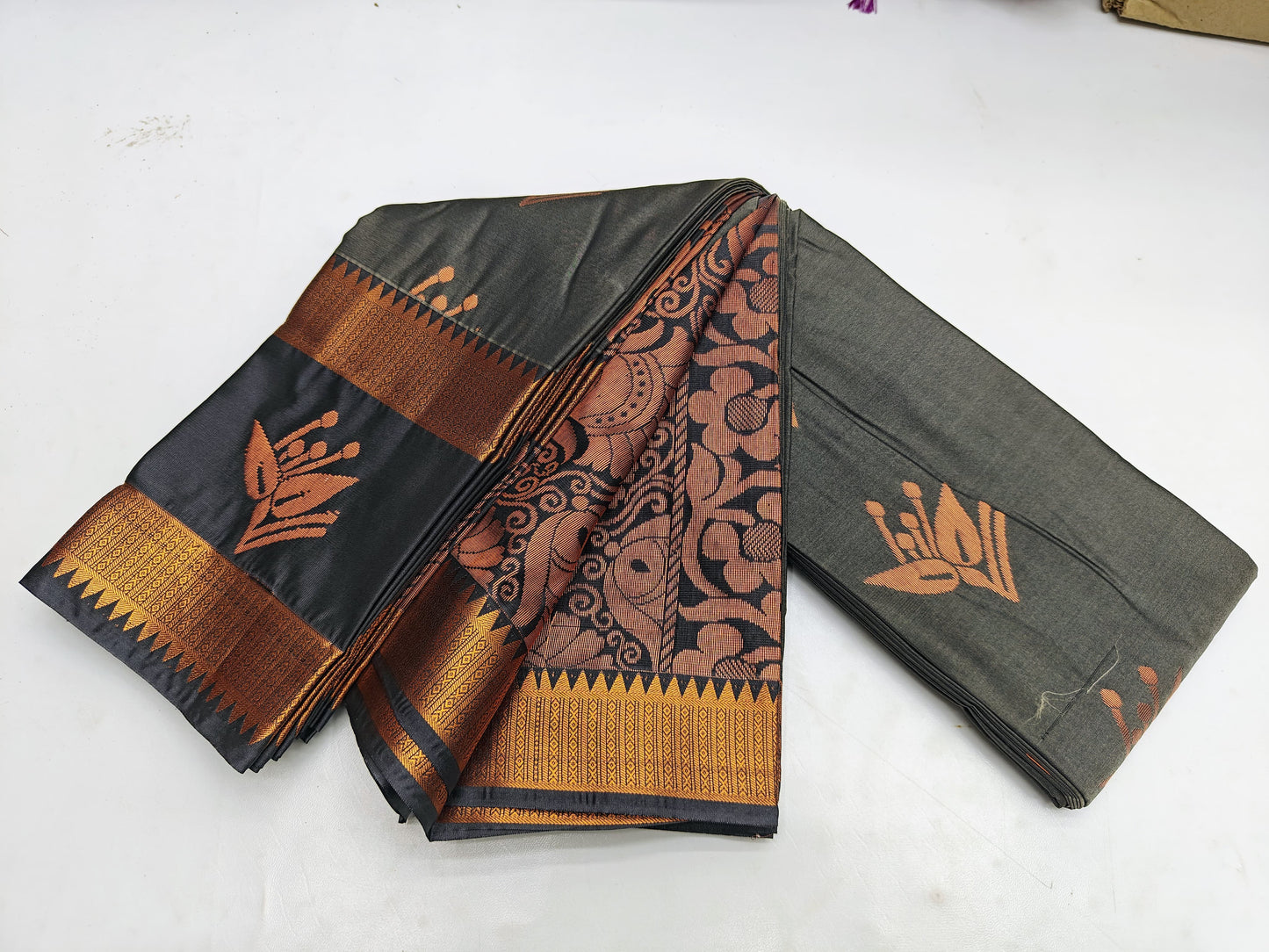 Fancy Border SOFT SILK Sarees _🌺