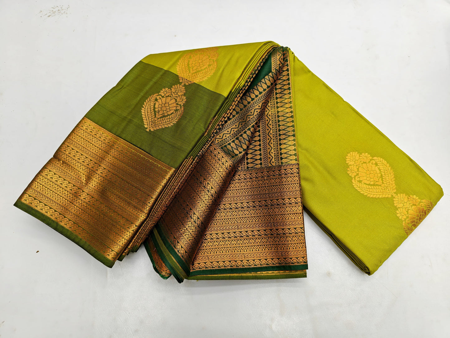 🌺 _Fancy Border SOFT SILK Sarees _🌺