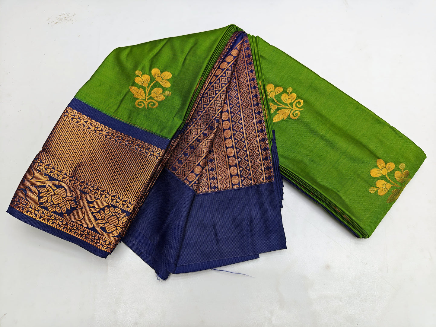 🌺 _Fancy Border SOFT SILK Sarees _🌺