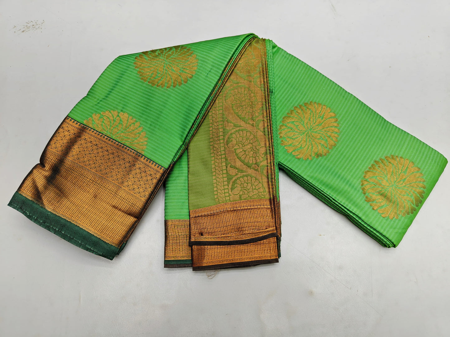 Fancy Border SOFT SILK Sarees _🌺