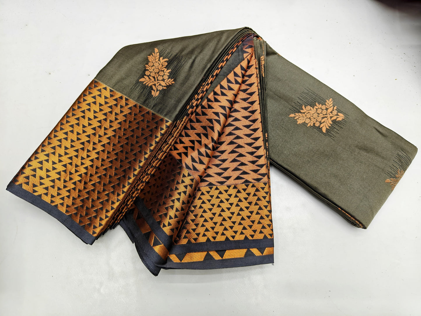 🌺 _Fancy Border SOFT SILK Sarees _🌺