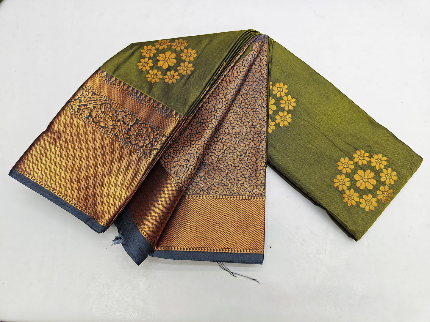 🌺 _Fancy Border SOFT SILK Sarees _🌺