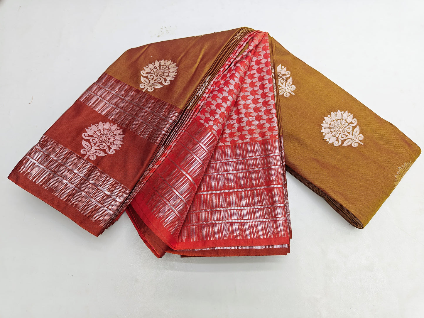 🌺 _Fancy Border SOFT SILK Sarees _🌺