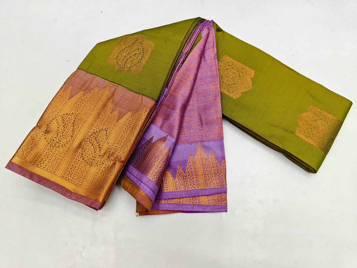 🌺 Fancy Border SOFT SILK Sarees With 2000 Stone Work🌺