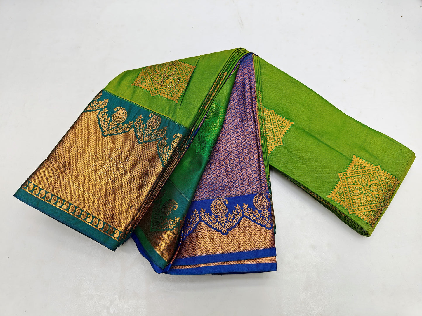 🌺 Fancy Border SOFT SILK Sarees With 2000 Stone Work🌺
