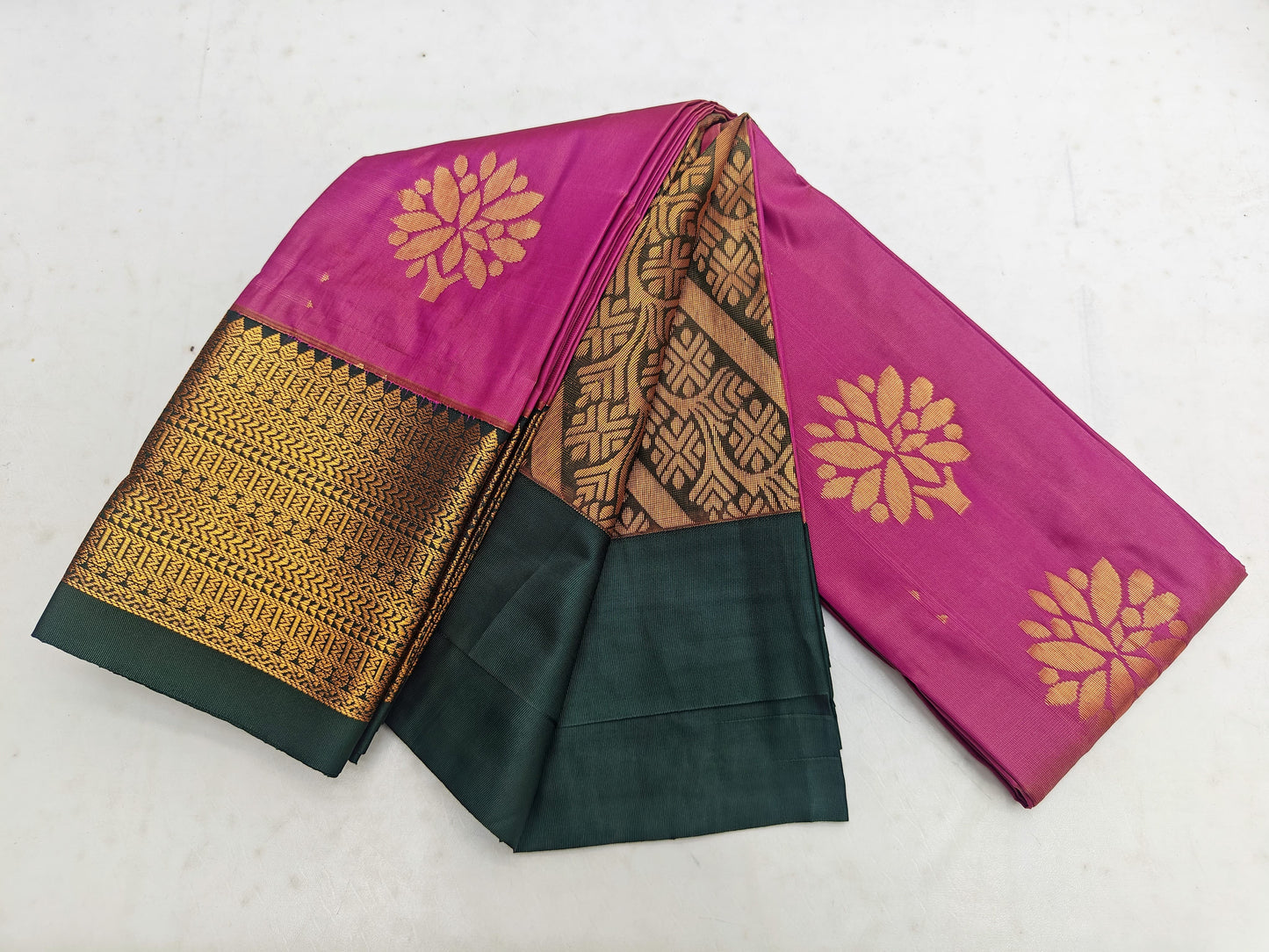πΊ _Kuttu Border SOFT SILK Sarees _πΊ