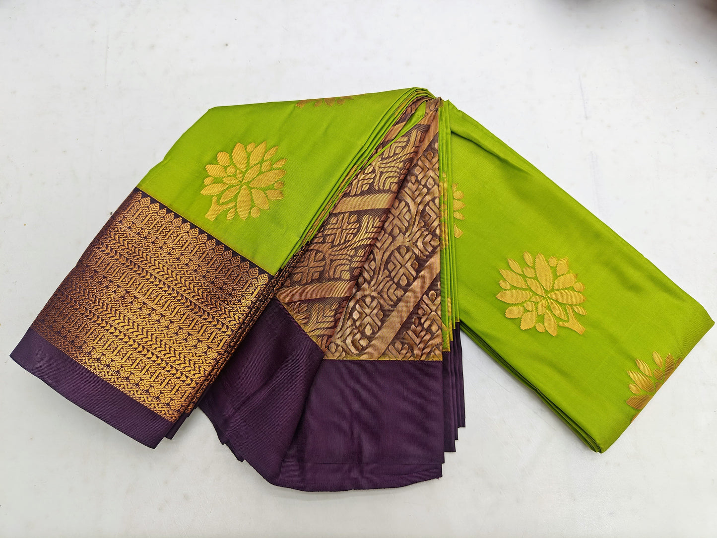 πΊ _Kuttu Border SOFT SILK Sarees _πΊ
