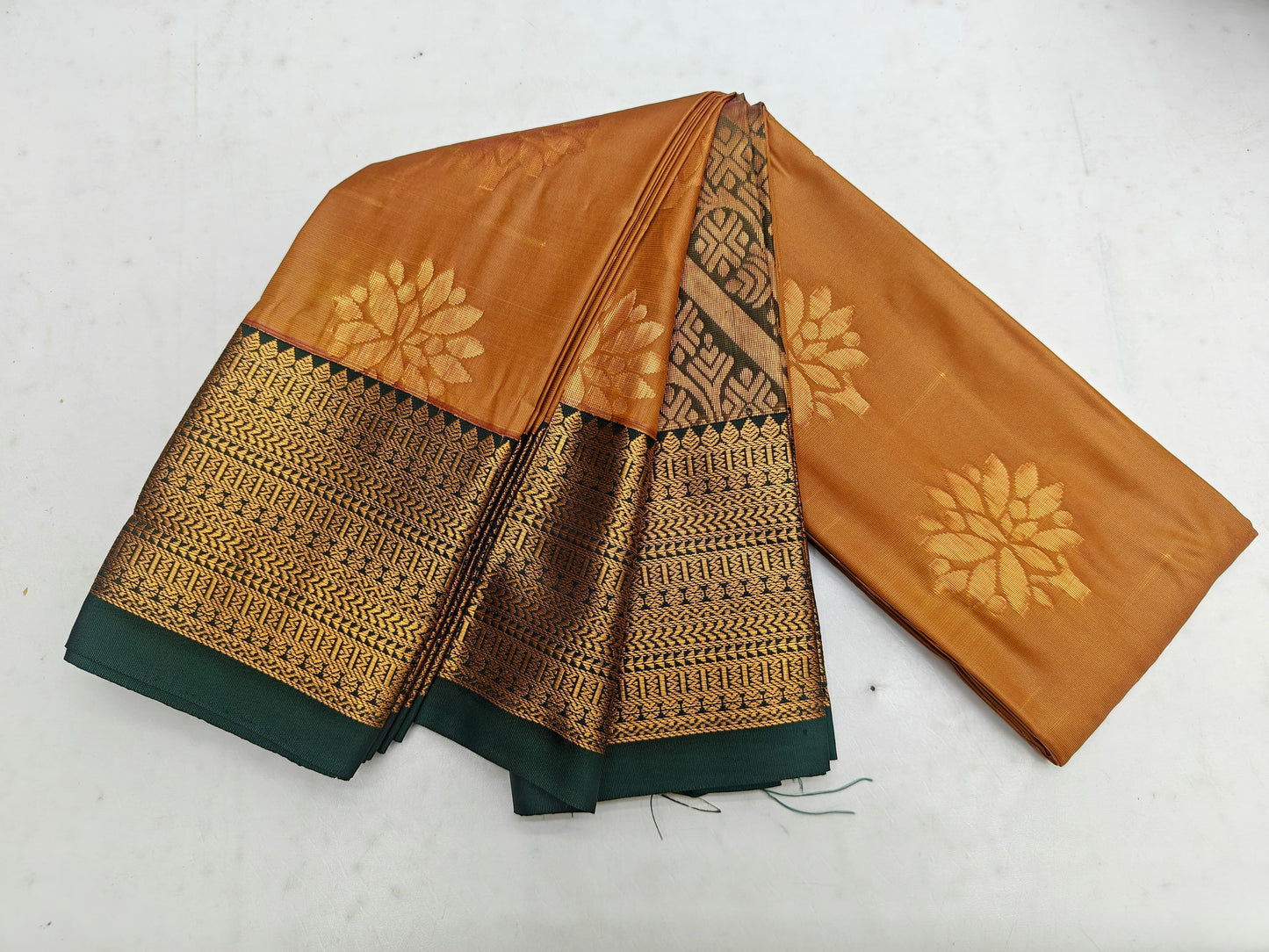 πΊ _Kuttu Border SOFT SILK Sarees _πΊ