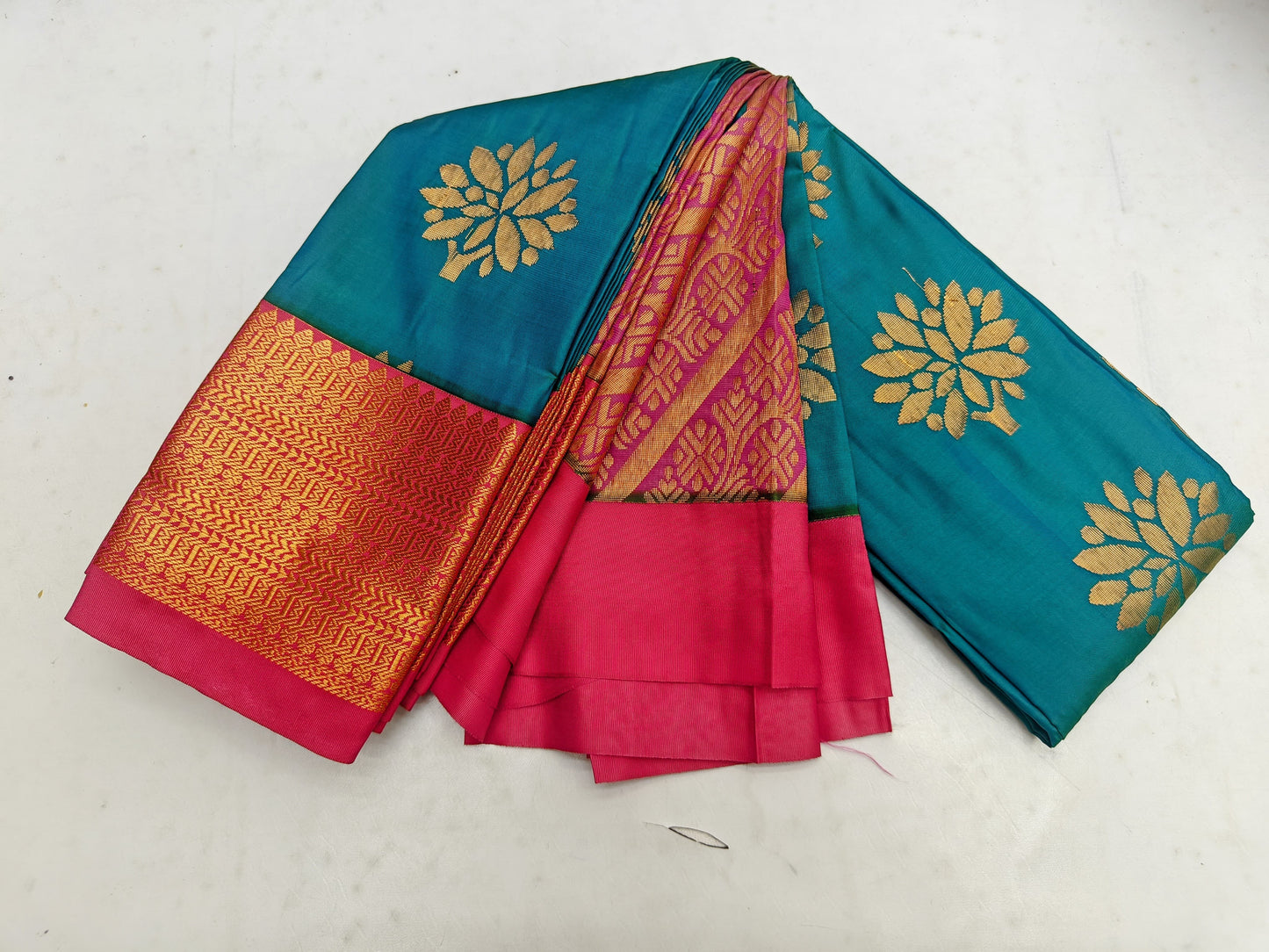 πΊ _Kuttu Border SOFT SILK Sarees _πΊ