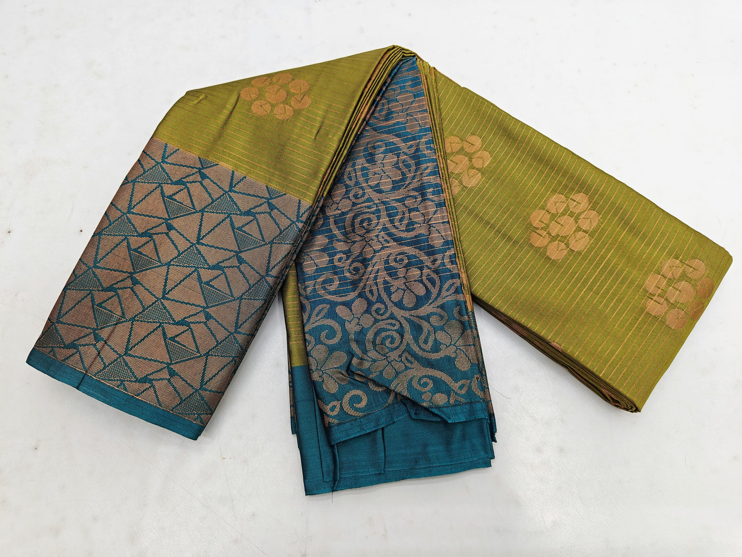 πΊ _Mega offer SOFT SILK Sarees _πΊ