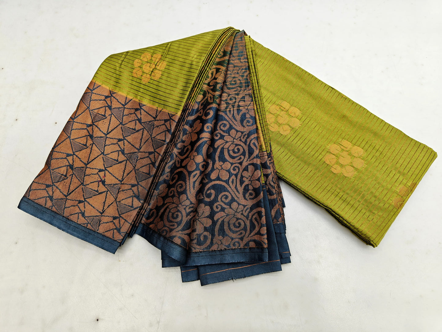 πΊ _Mega offer SOFT SILK Sarees _πΊ