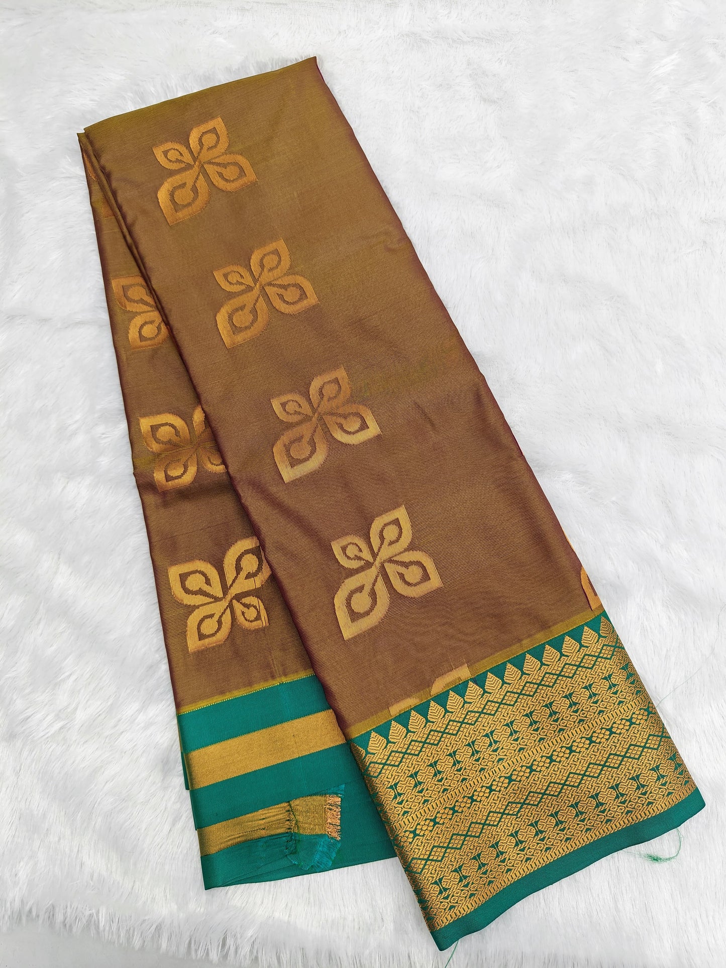 🌺 *_ kuttu Border SOFT SILK Sarees _*🌺