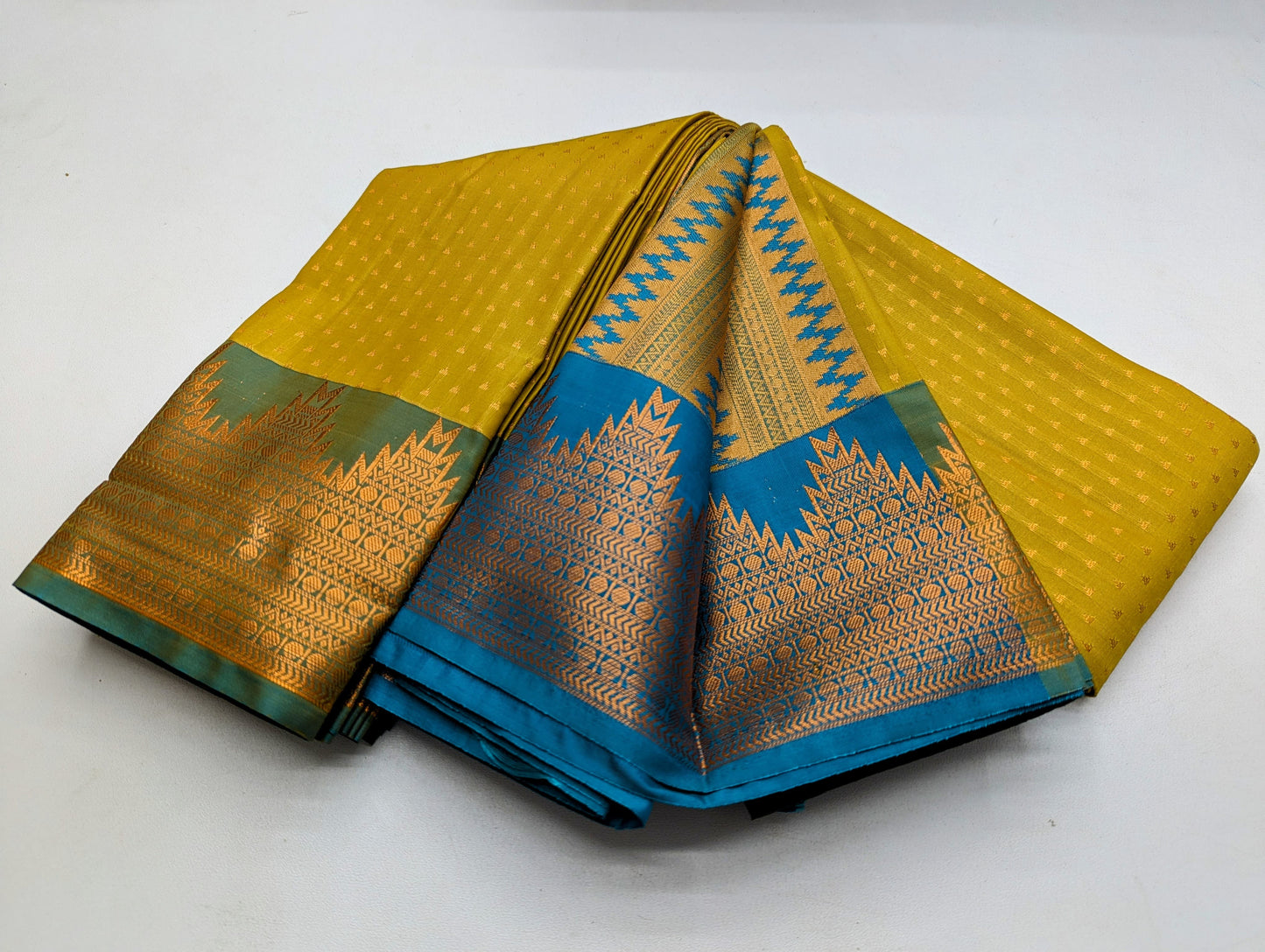 _Fancy Kuttu Border SOFT SILK Sarees _🌺