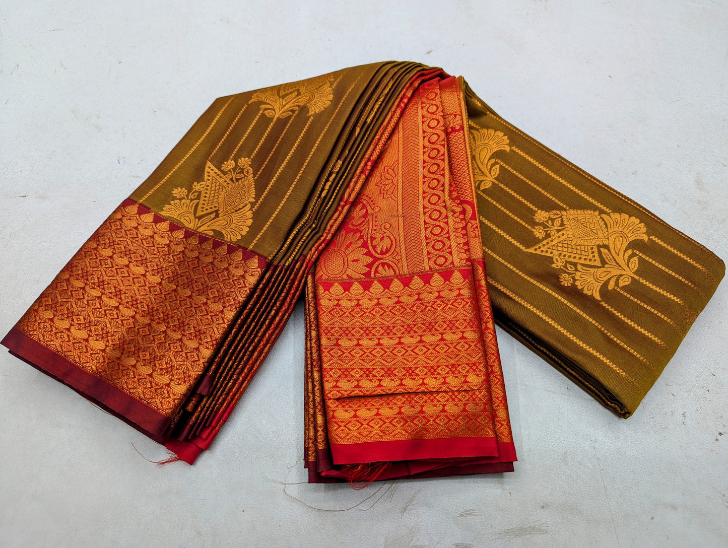 Fancy Border SOFT SILK Sarees _🌺