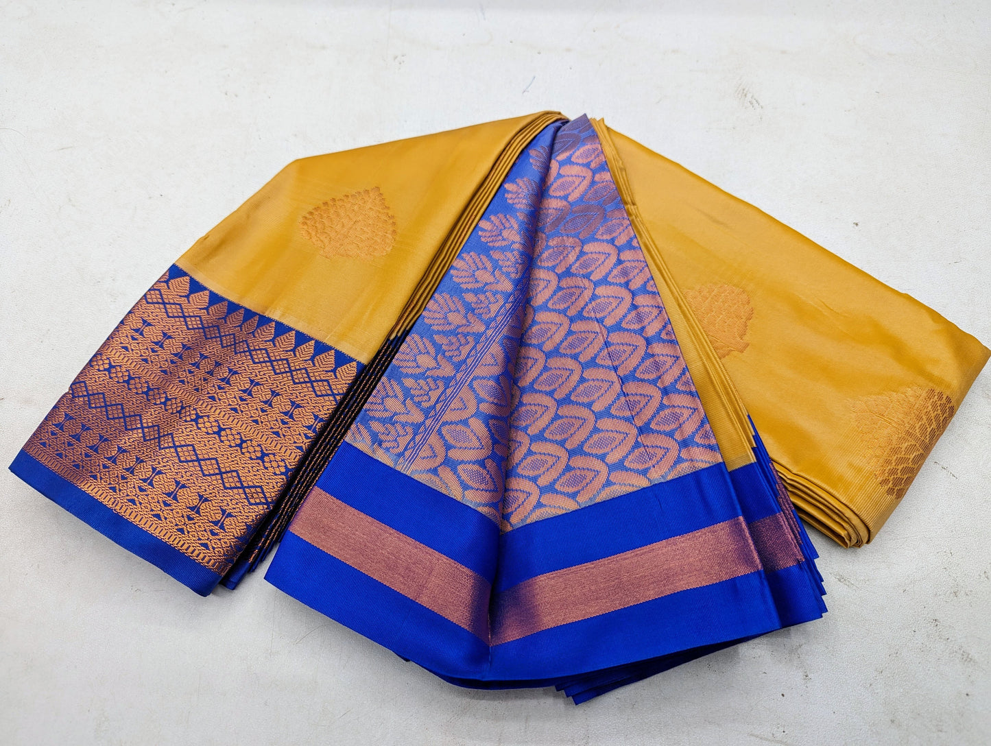 kuttu Border SOFT SILK Sarees