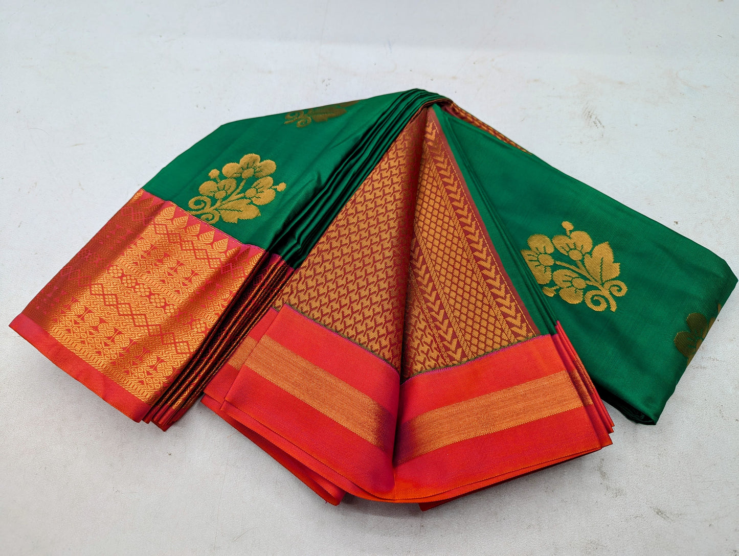 kuttu Border SOFT SILK Sarees