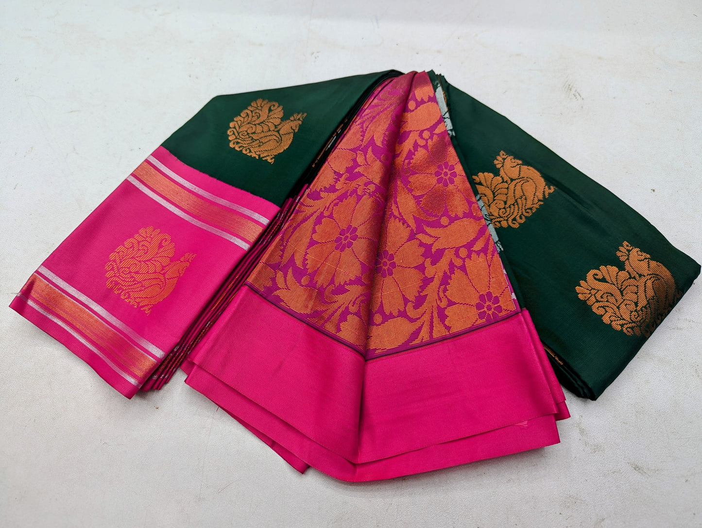 _kuttu Border SOFT SILK Sarees