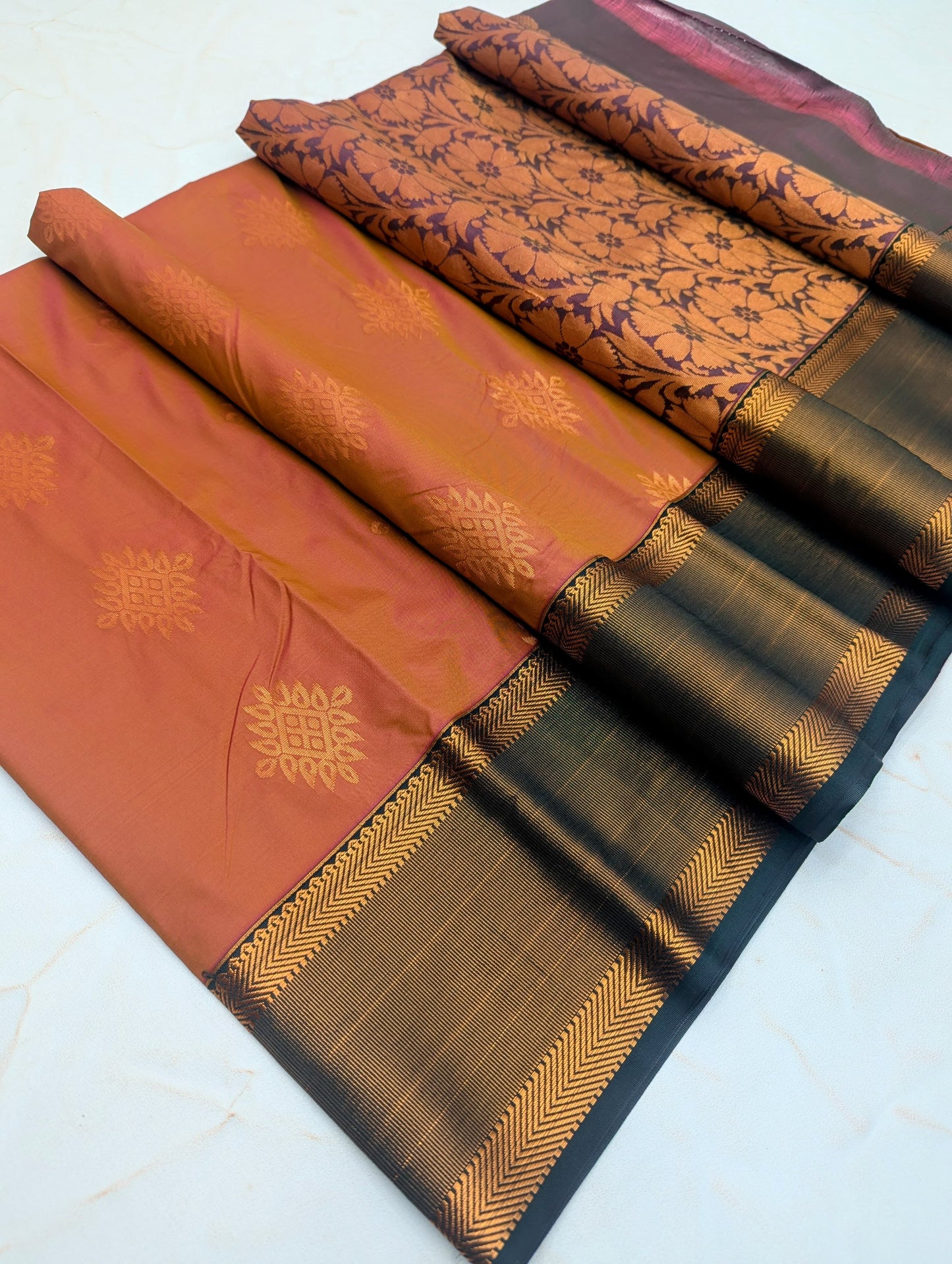 _Fancy KUTTU Border SOFT SILK Sarees _🌺