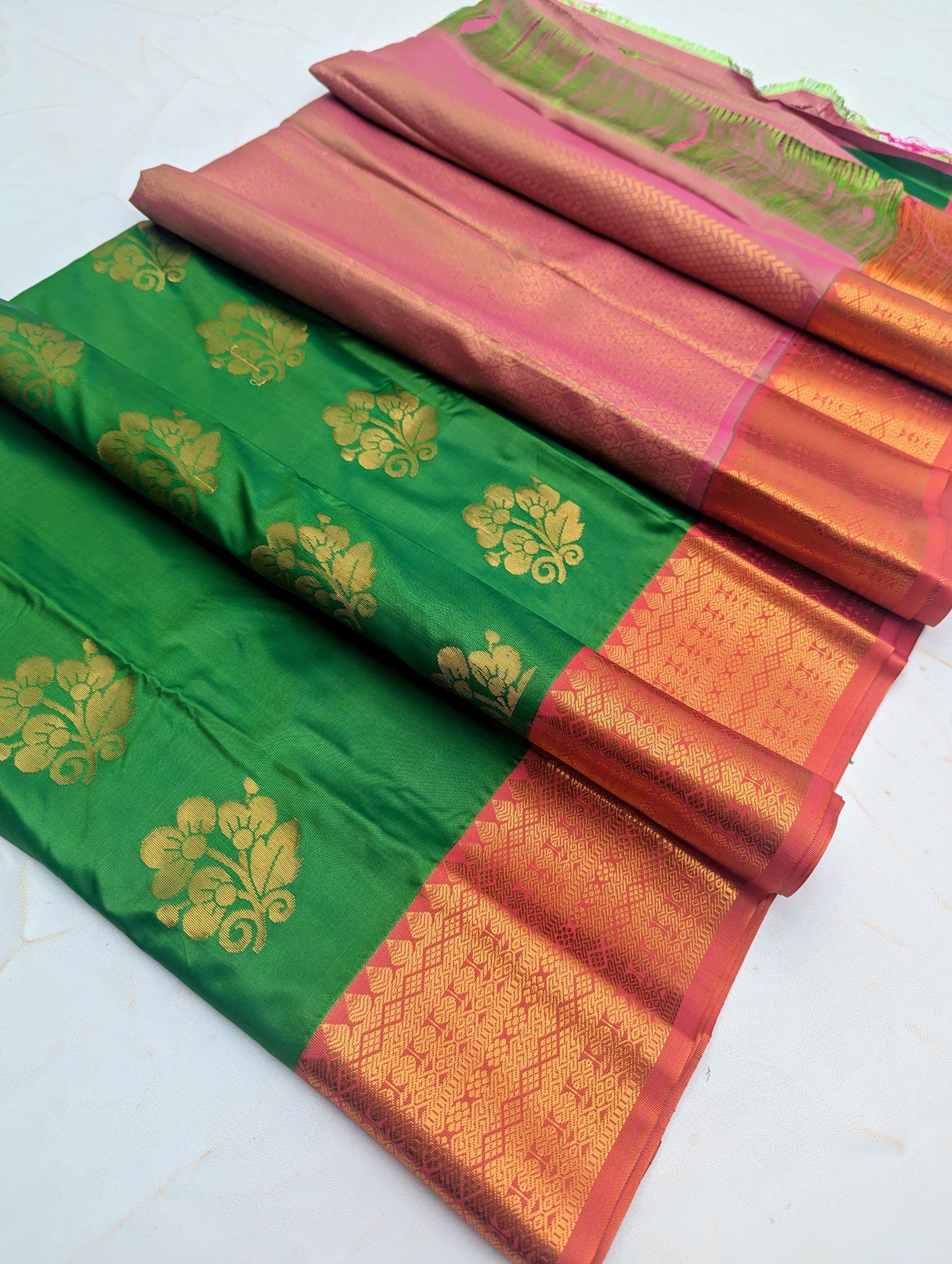 _Fancy KUTTU Border SOFT SILK Sarees _🌺