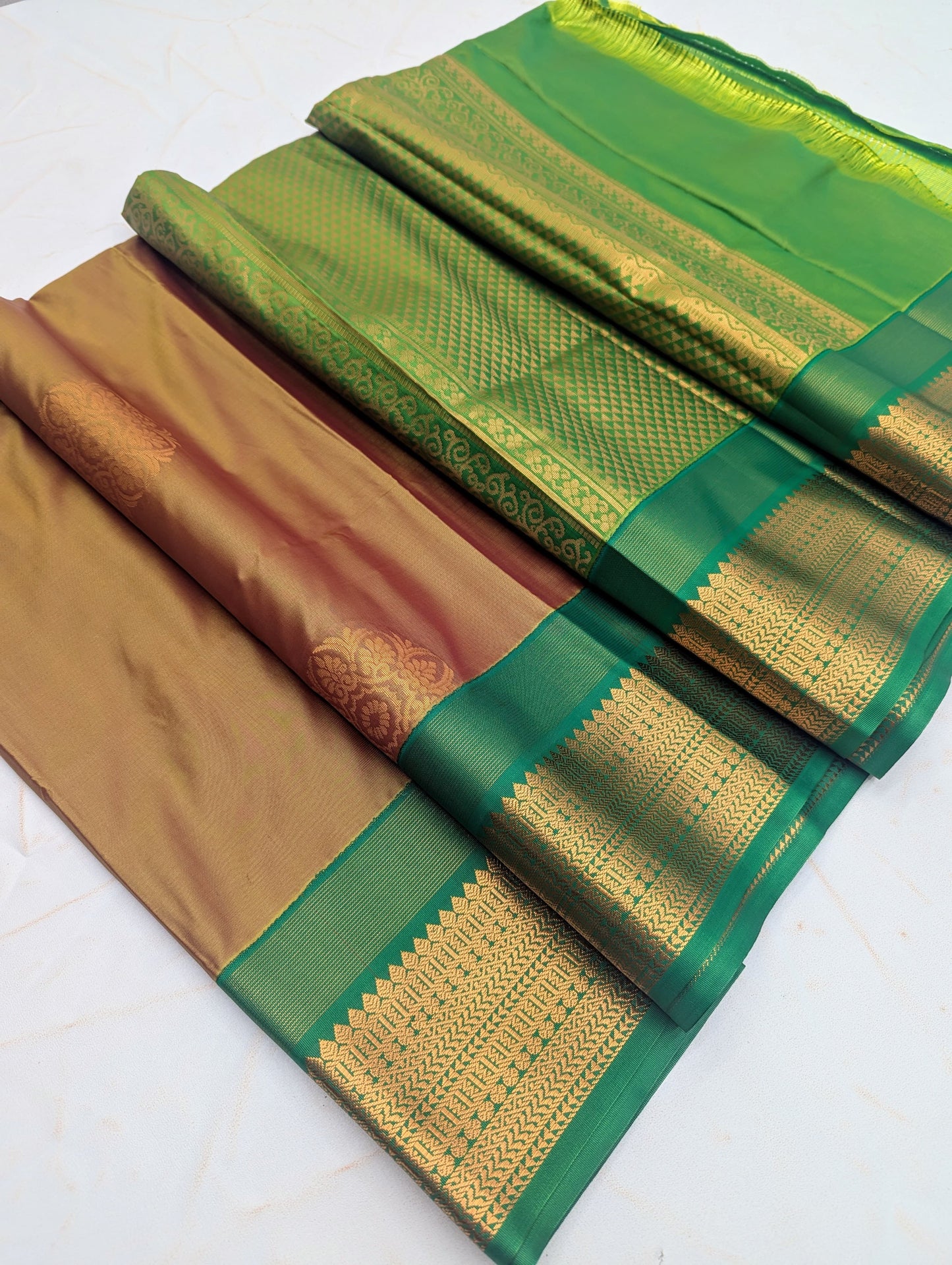 _Fancy KUTTU Border SOFT SILK Sarees _🌺