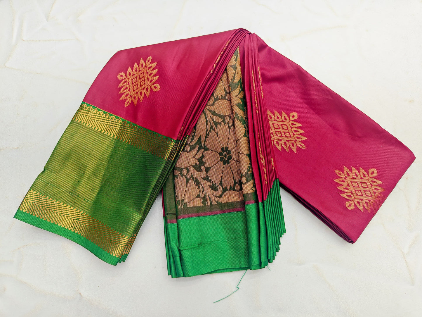 _Fancy KUTTU Border SOFT SILK Sarees _🌺