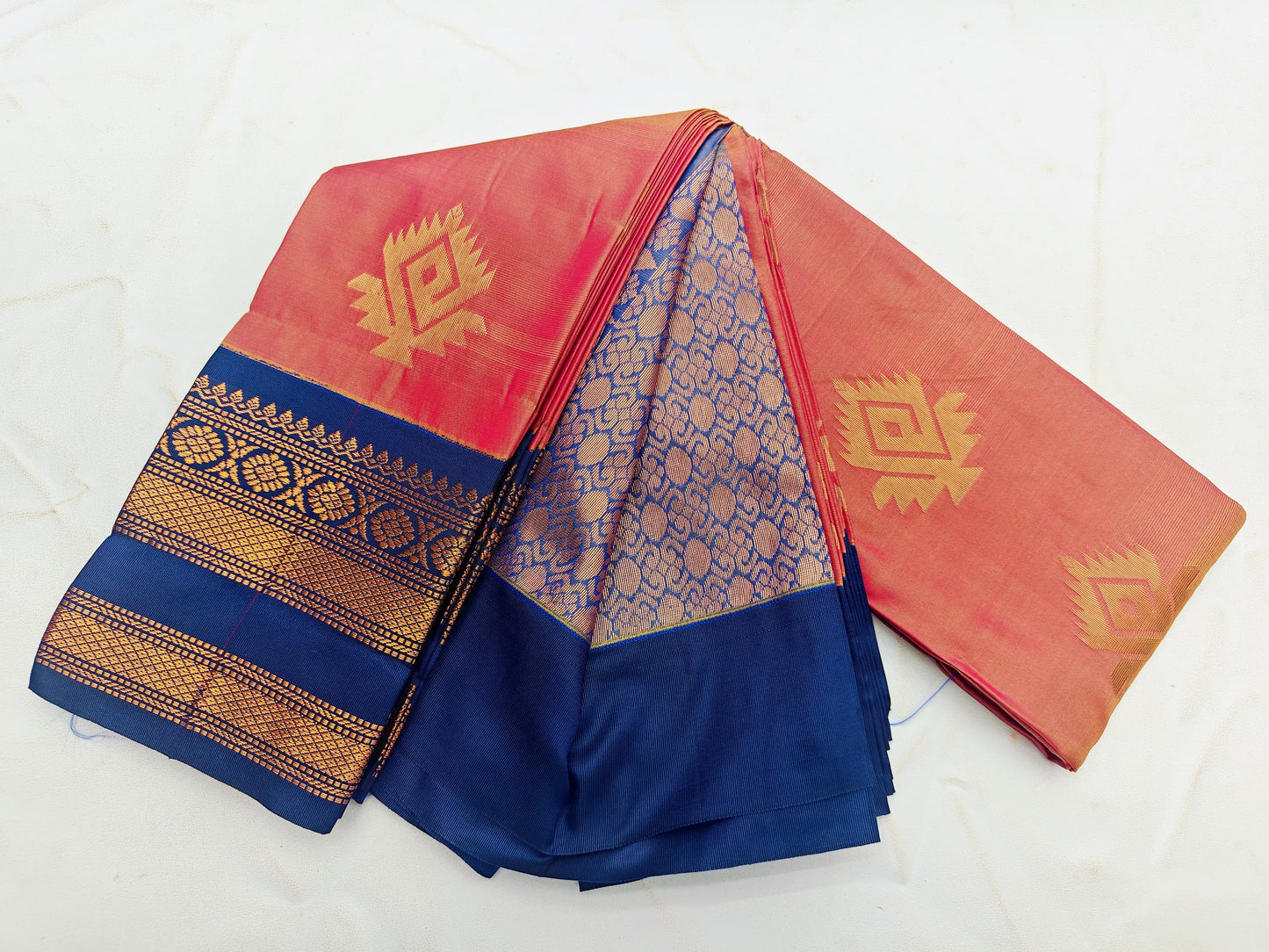 _Fancy KUTTU Border SOFT SILK Sarees _🌺