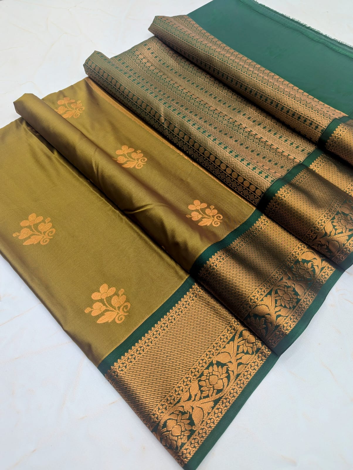 Fancy KUTTU Border SOFT SILK Sarees