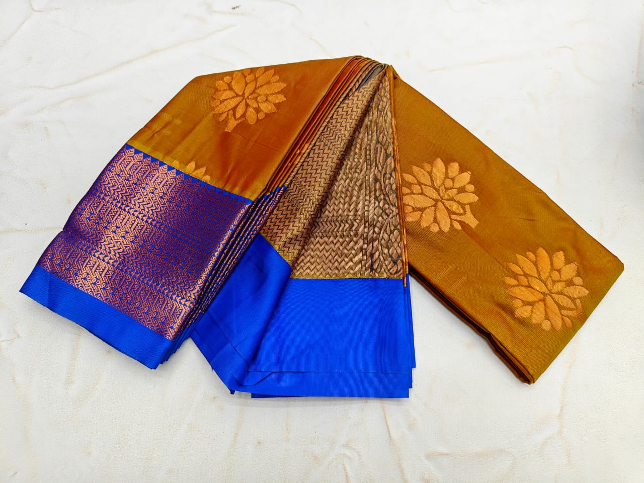 Fancy KUTTU Border SOFT SILK Sarees