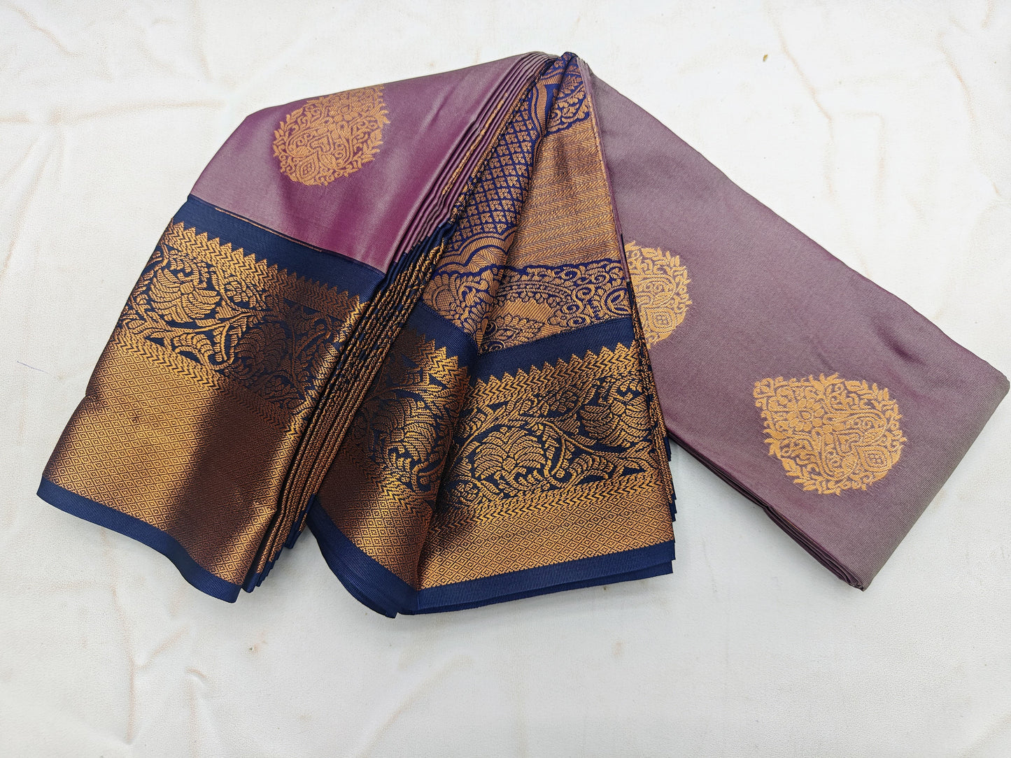 _Fancy KUTTU Border SOFT SILK Sarees