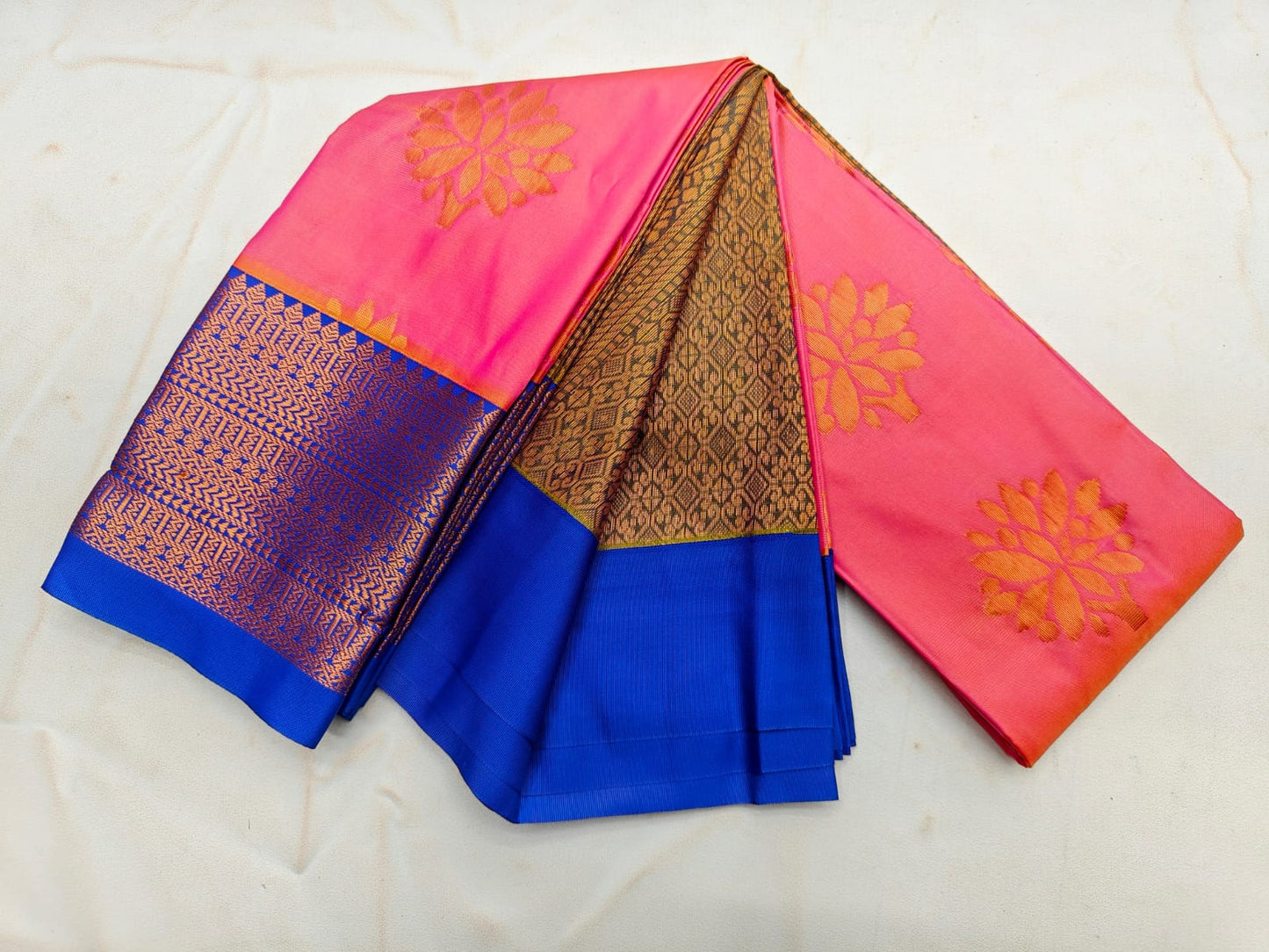 Fancy KUTTU Border SOFT SILK Sarees