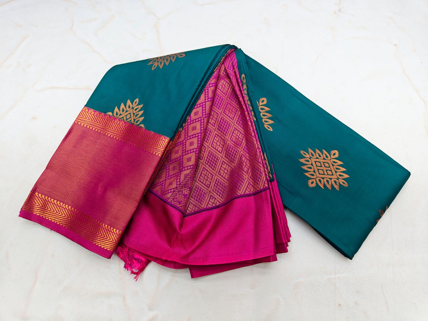 _Fancy KUTTU Border SOFT SILK Sarees