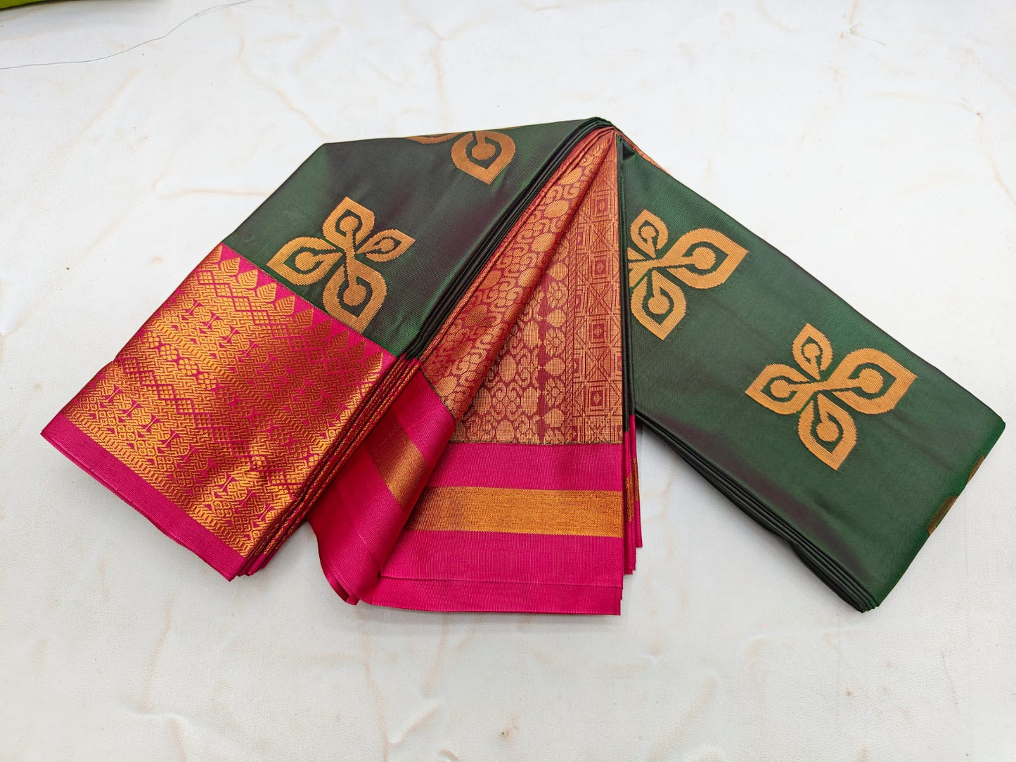 _Fancy KUTTU Border SOFT SILK Sarees