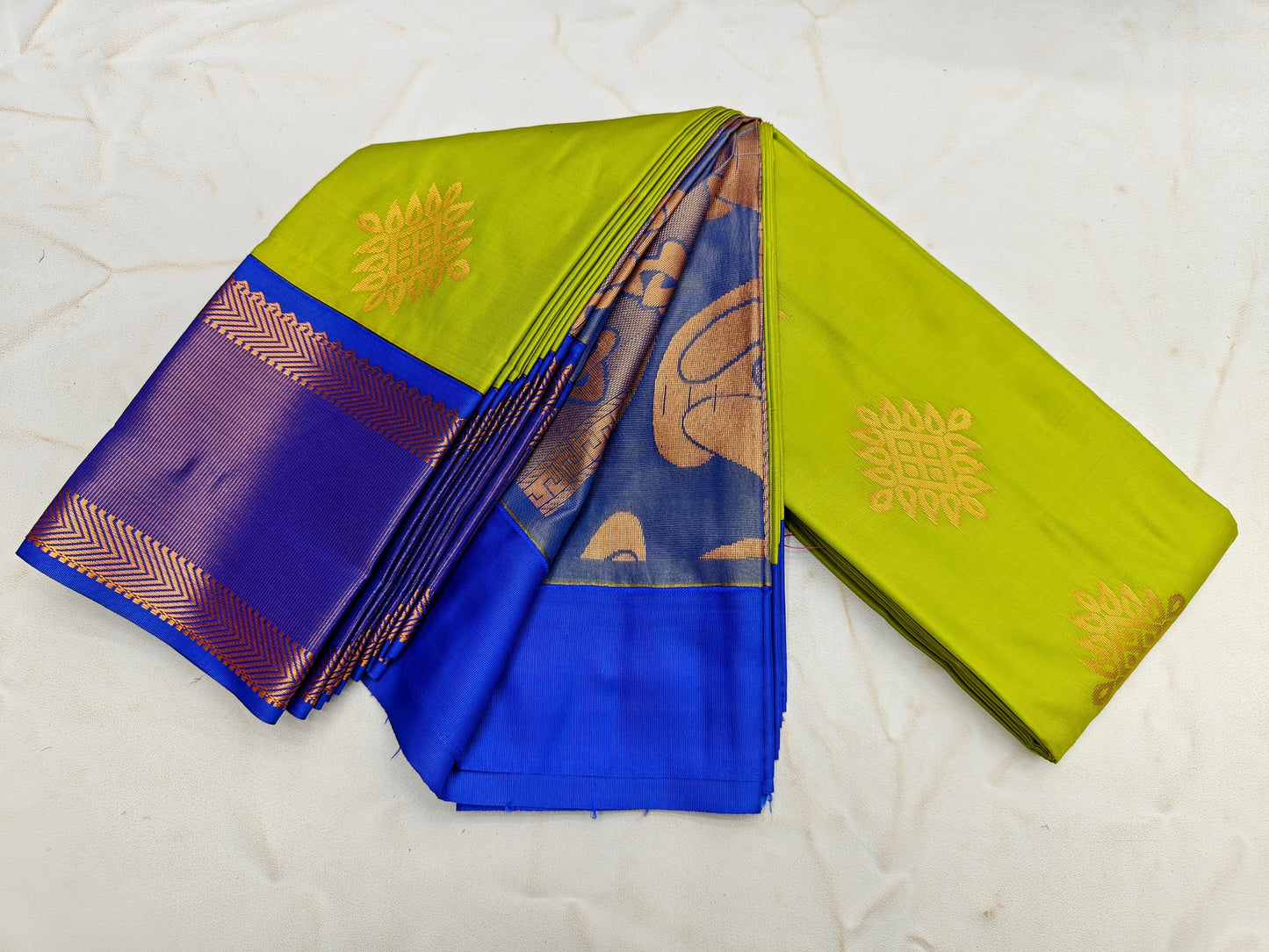 Fancy KUTTU Border SOFT SILK Sarees _