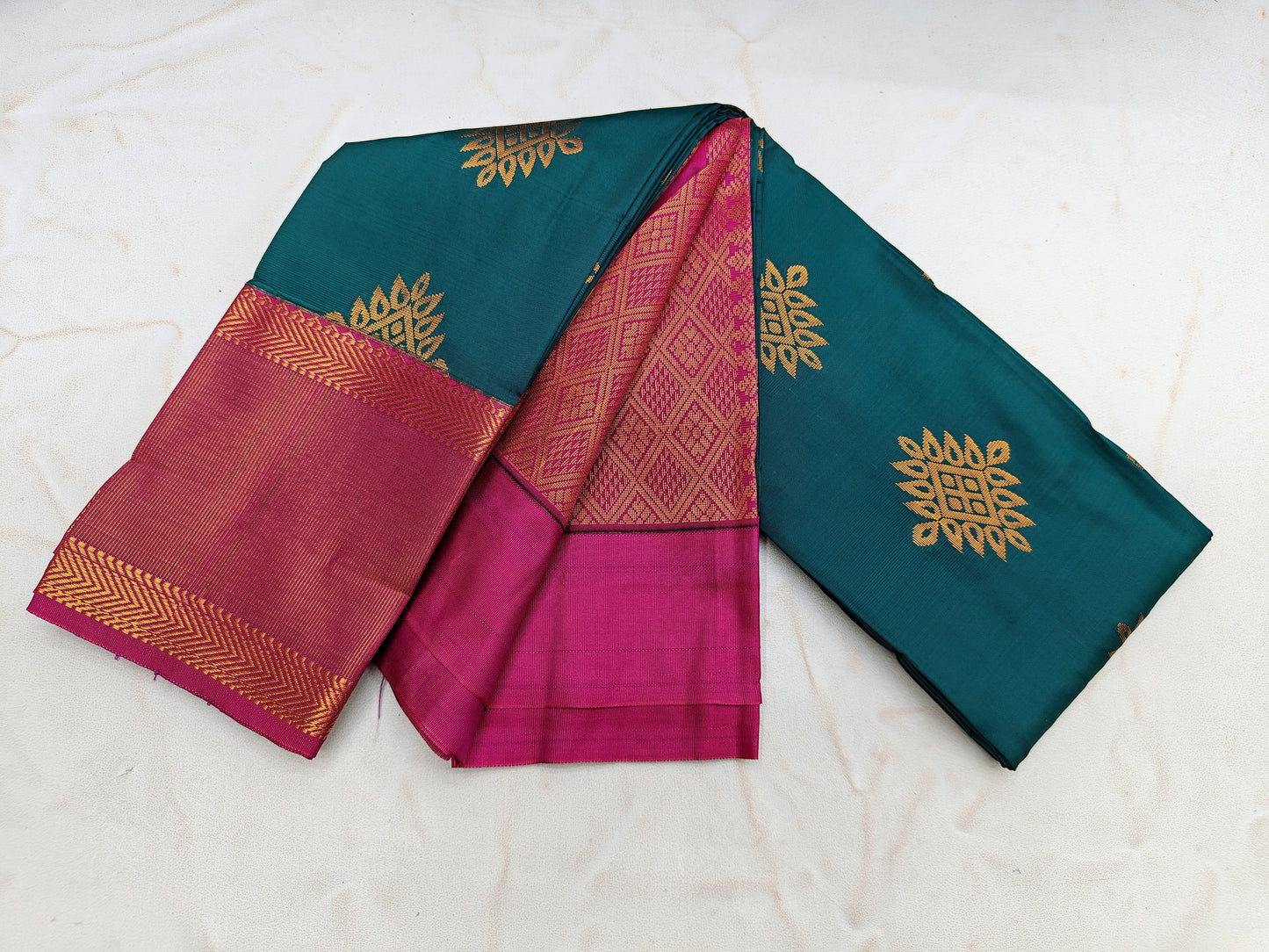 Fancy KUTTU Border SOFT SILK Sarees _