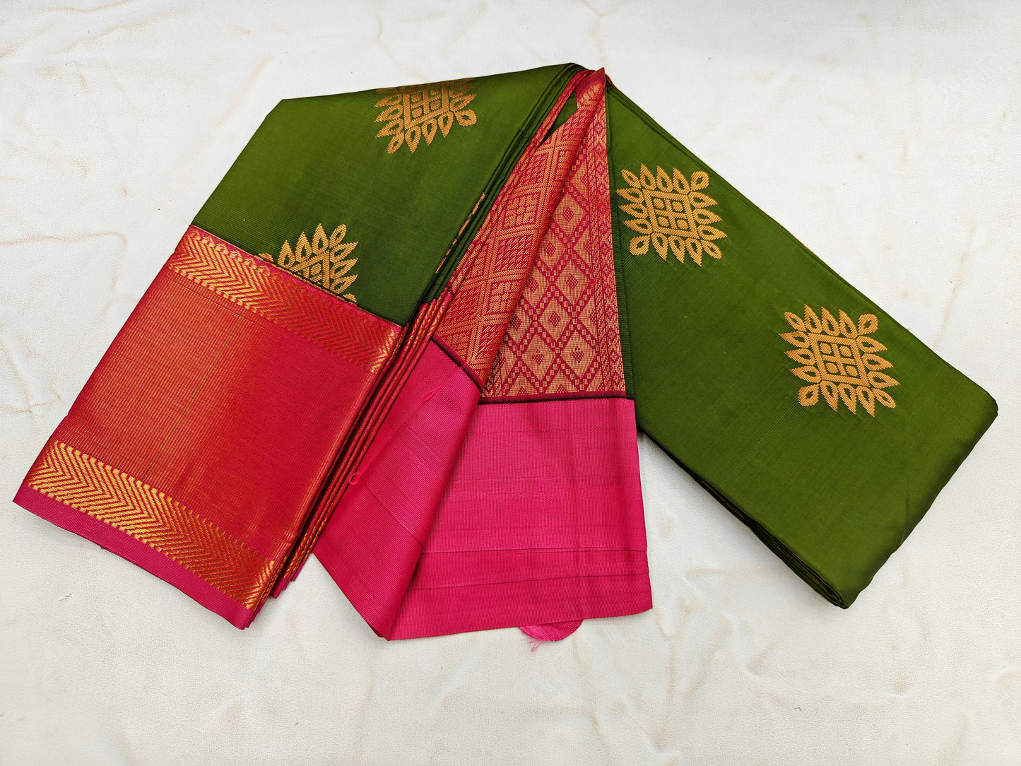 Fancy KUTTU Border SOFT SILK Sarees _