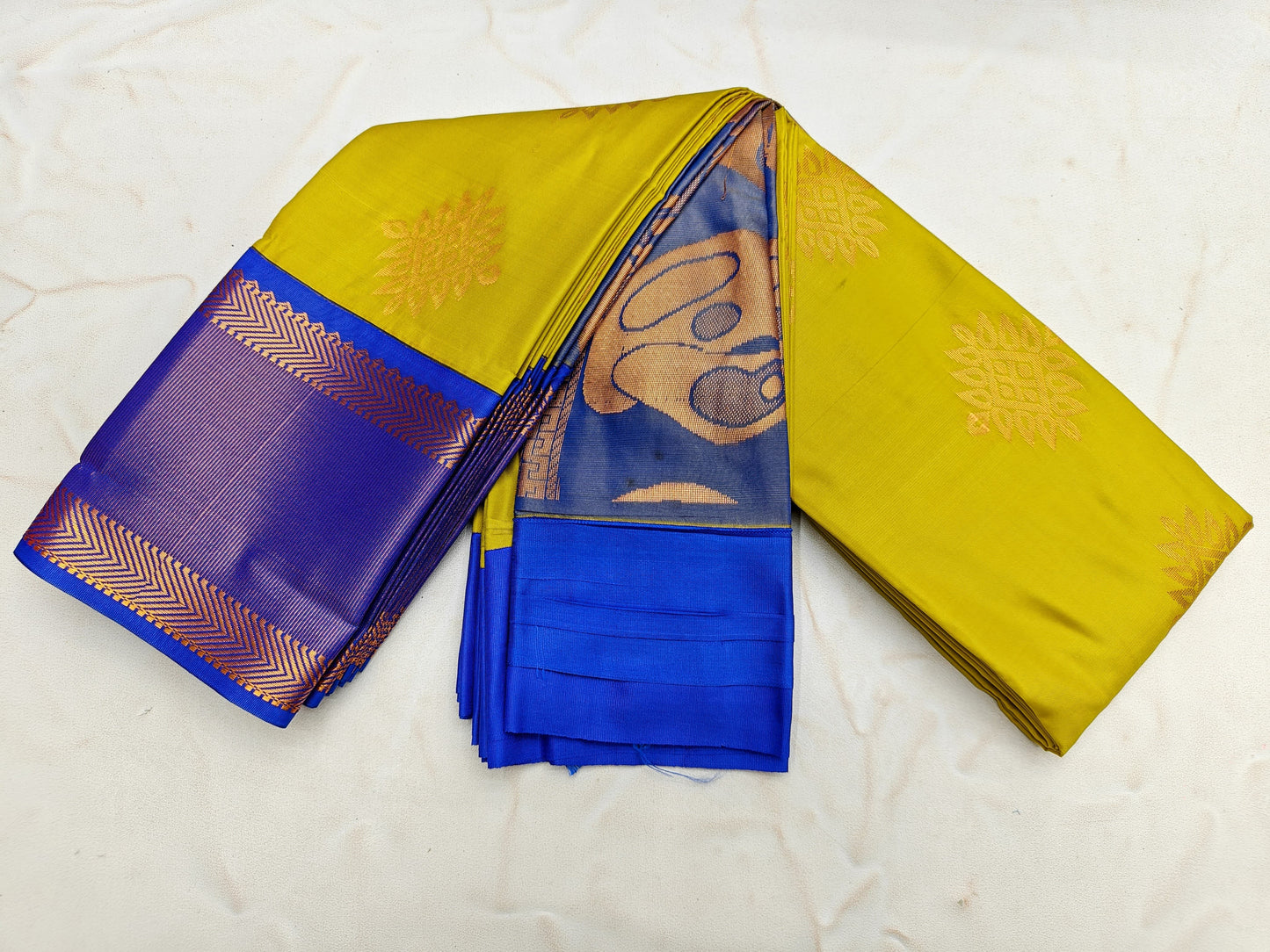 Fancy KUTTU Border SOFT SILK Sarees _