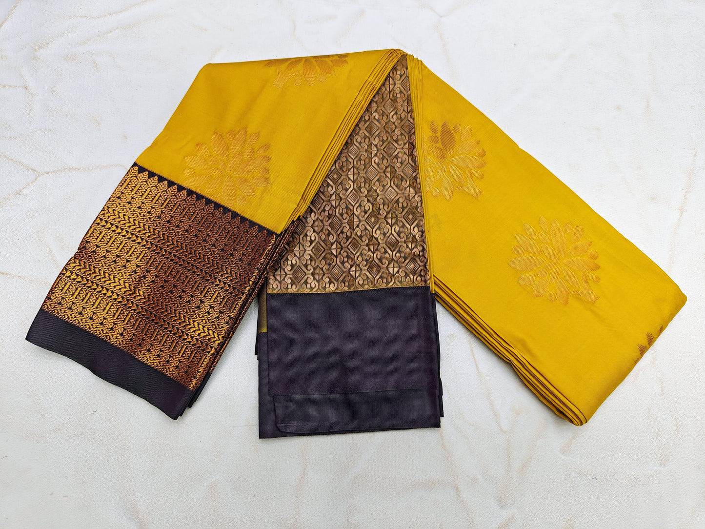 Fancy KUTTU Border SOFT SILK Sarees _