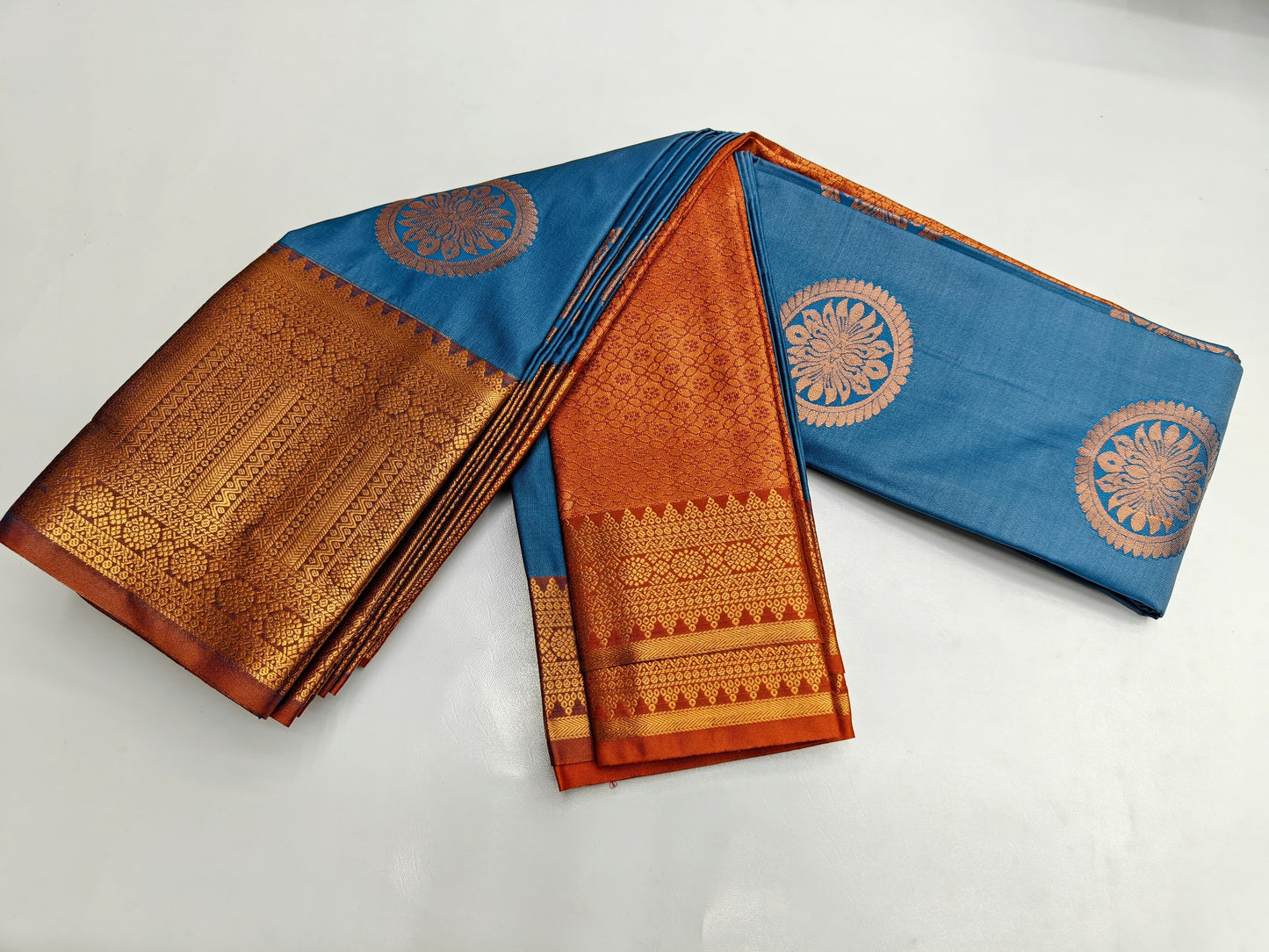 Fancy Border SOFT SILK Sarees _🌺