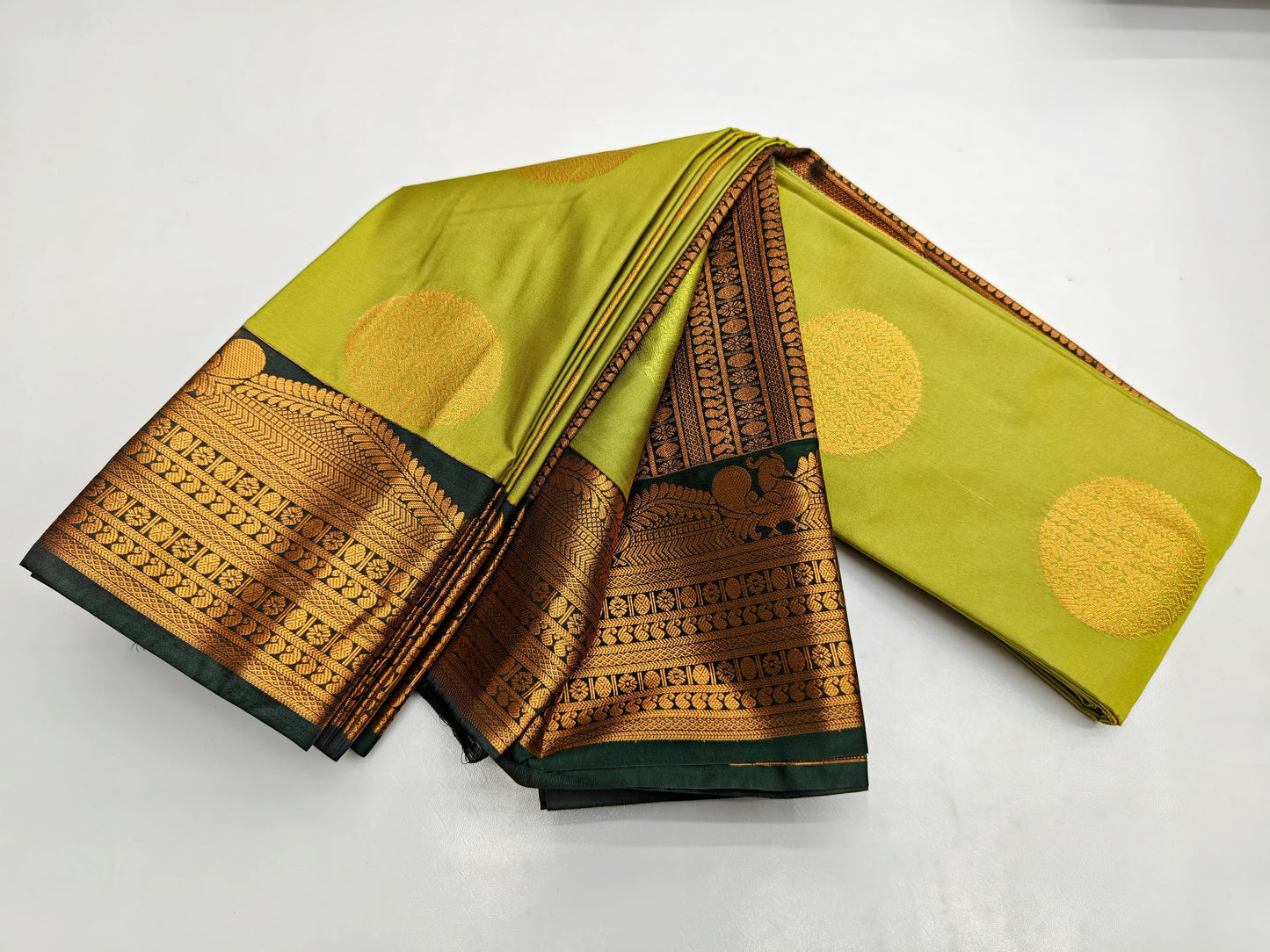 Fancy Border SOFT SILK Sarees _🌺