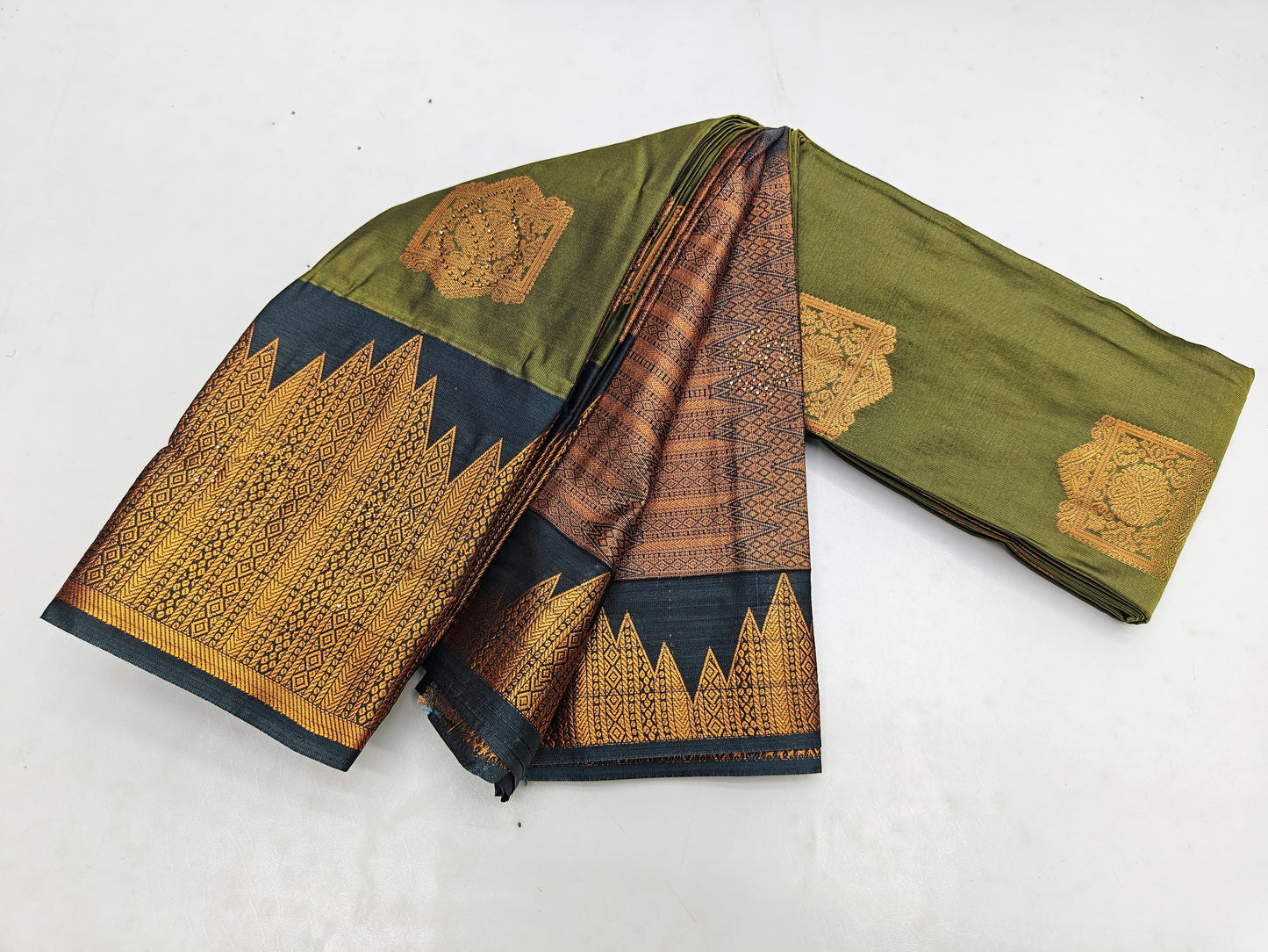 🌺 Fancy Border SOFT SILK Sarees With 2000 Stone Work🌺