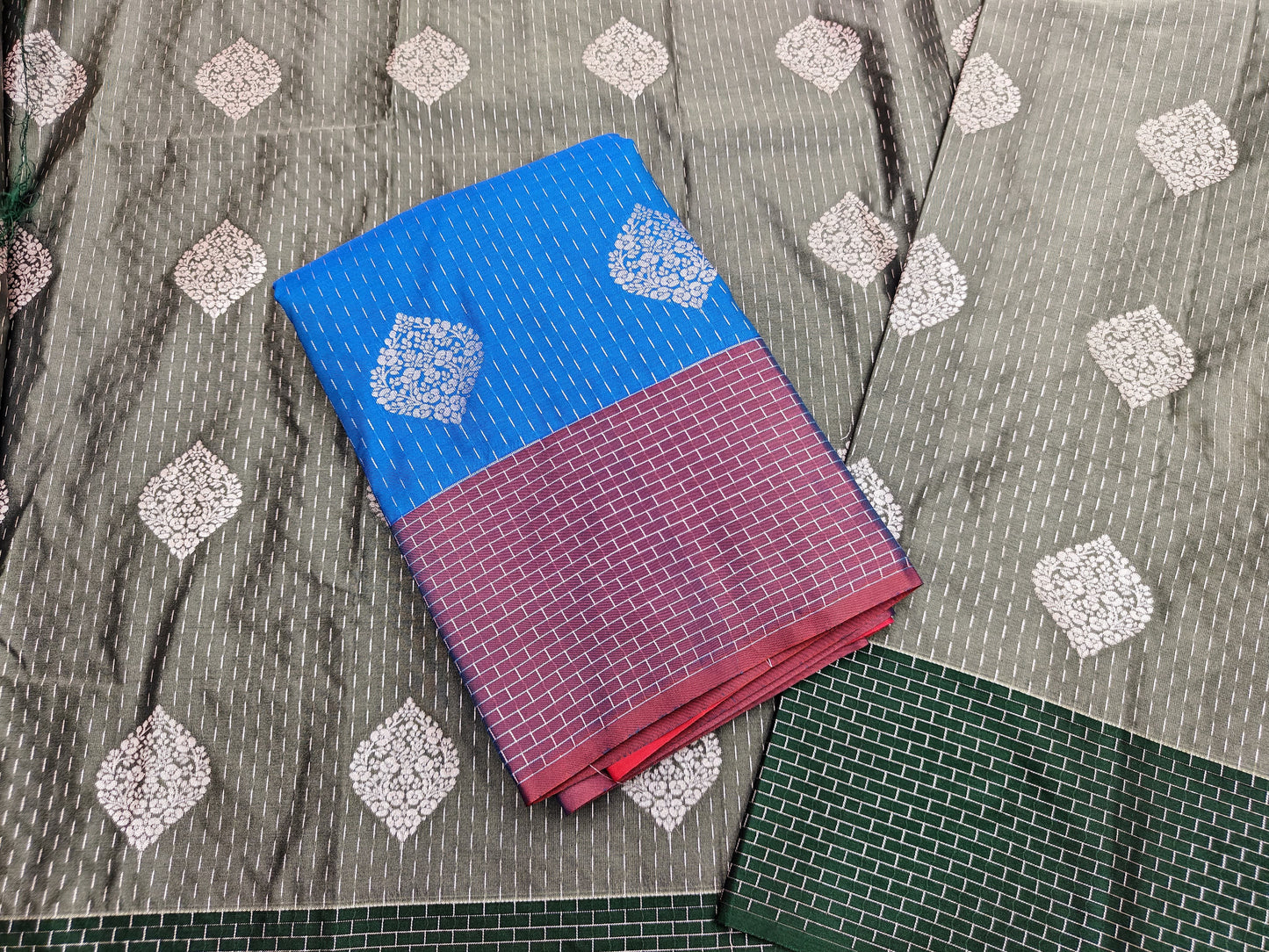 🌺 _Pink Sliver Zari SOFT SILK Sarees _🌺