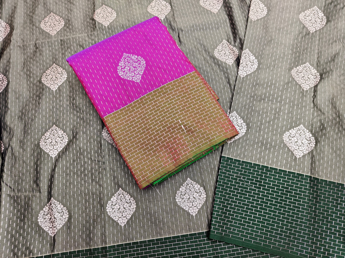 🌺 _Pink Sliver Zari SOFT SILK Sarees _🌺