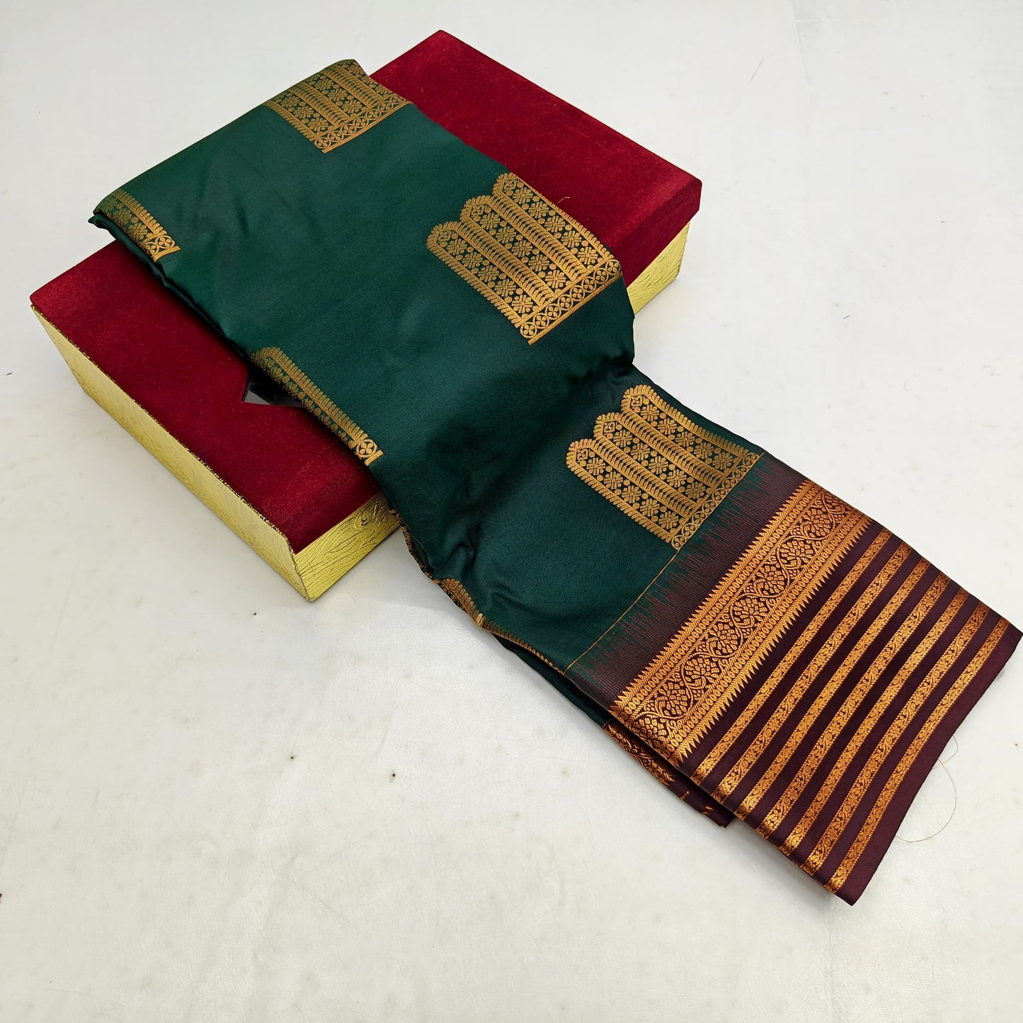 🌺 _Pink copper Zari SOFT SILK Sarees _🌺