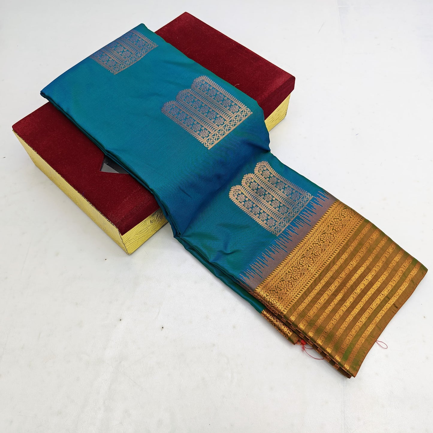 🌺 _Pink copper Zari SOFT SILK Sarees _🌺